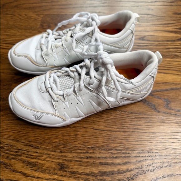 Varsity Charge Girls Sideline Cheerleading Shoes white Athletic Sneakers Size 4 - Picture 5 of 12